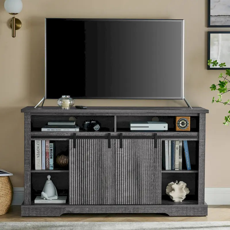 Meuble TV rustique avec porte coulissante de style grange, étagères de rangement supérieures et inférieures et étagères réglables pour salon