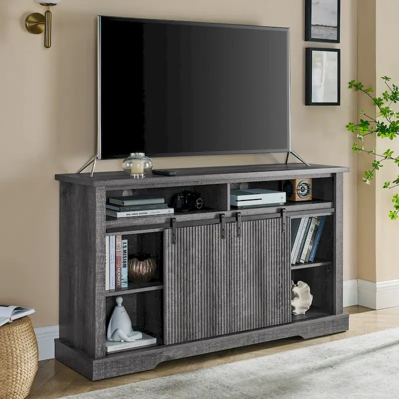 Meuble TV rustique avec porte coulissante de style grange, étagères de rangement supérieures et inférieures et étagères réglables pour salon
