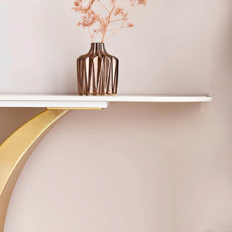 Console moderne, design aux formes raffinées, structure en métal avec patins réglables pour l’entrée