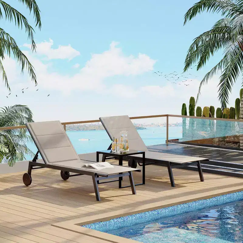 Lot de 3 chaises longues d'extérieur GustoWave, dossier réglable sur 5 positions, avec roulettes et table d'appoint pour patio, bord de piscine et plage