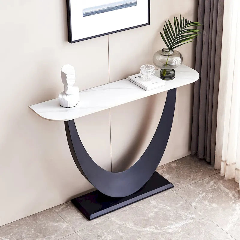 Console moderne, design aux formes raffinées, structure en métal avec patins réglables pour l’entrée