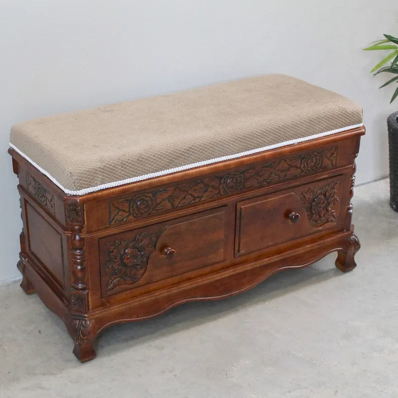 Banc coffre en bois sculpté Windsor